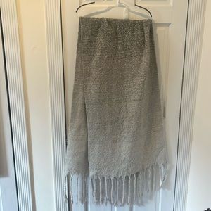 Mer Sea blanket gradient scarf with long fringe